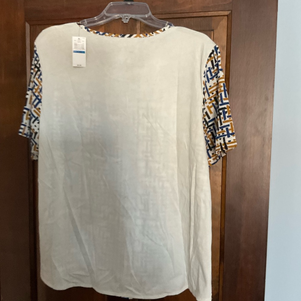 Women’s top - Picture 2 of 3